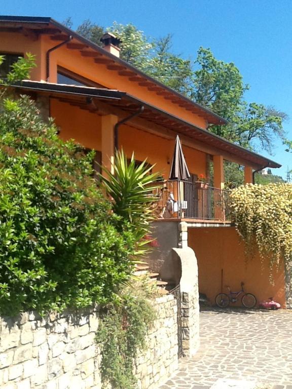 Villa Susina Casa Vacanze ตอสโกลาโน มาแดร์โน ภายนอก รูปภาพ